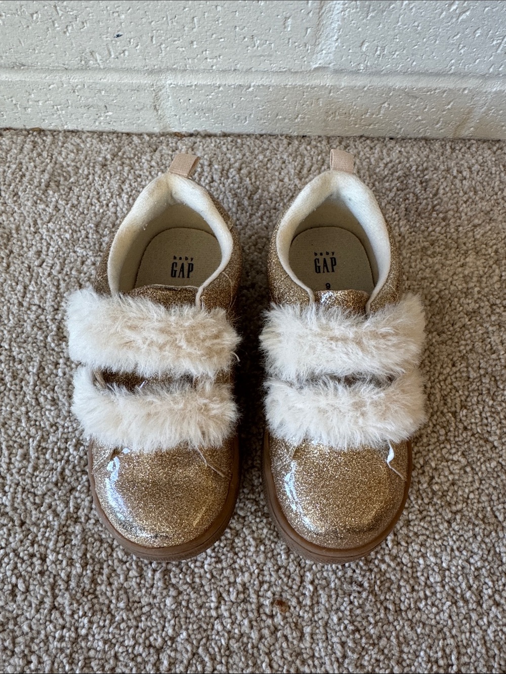 GAP Toddler Glitter Gold Sneakers with Cream Faux-Fur Straps, Size 9